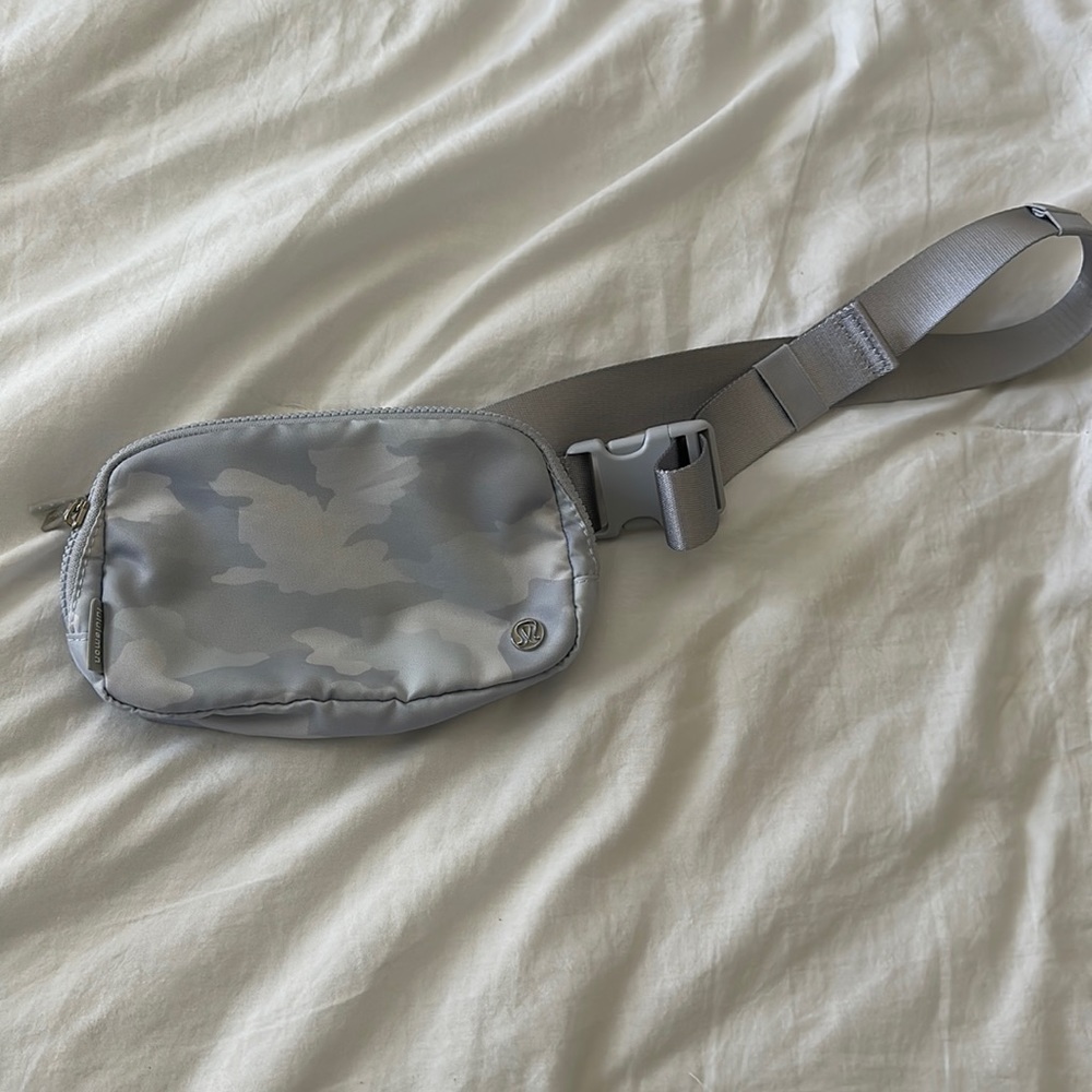 Lululemon Everywhere Belt Bag Heritage 365 Camp Starlight Multi
